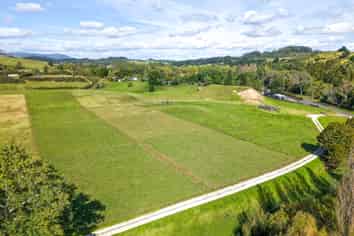 1277 Oruru Road, Peria