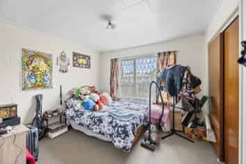 3, 5 and 7 London Place, Tamatea