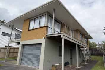 1/75A West Coast Road, Glen Eden