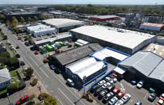 270sqm Addington warehouse, yard and 3 roller doors 