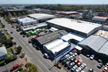 270sqm Addington warehouse, yard and 3 roller doors 