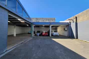 270sqm Addington warehouse, yard and 3 roller doors 