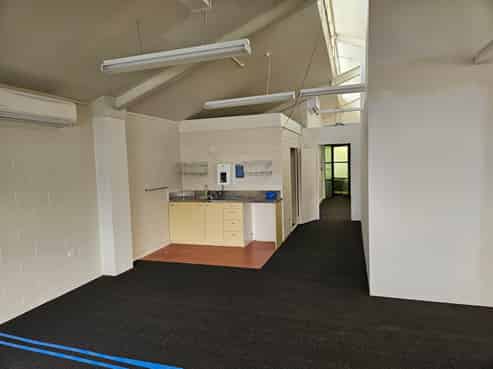 Office for Lease: Sunny, Tidy and Well Located
