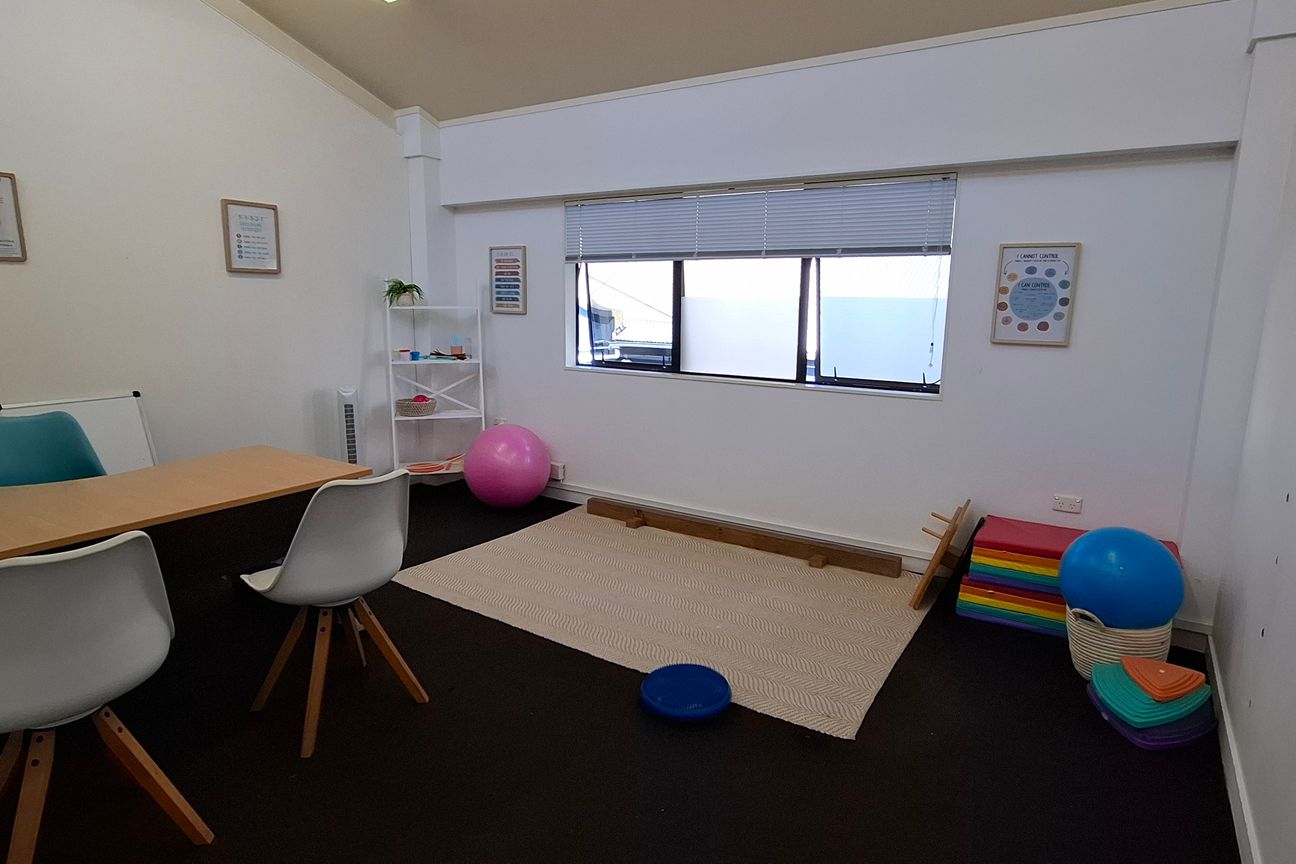 Office for Lease: Sunny, Tidy and Well Located - Widok 2