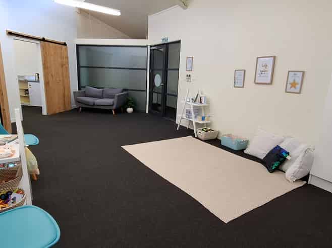 Office for Lease: Sunny, Tidy and Well Located