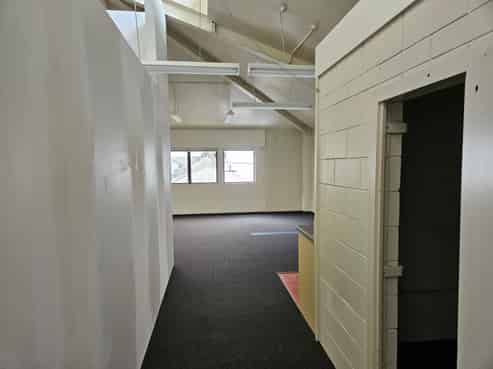 Office for Lease: Sunny, Tidy and Well Located