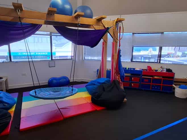 Office for Lease: Sunny, Tidy and Well Located