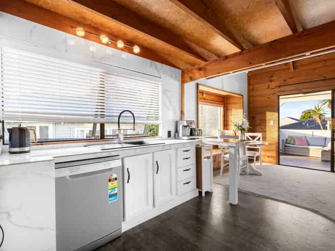 4037A Great North Road, Glen Eden