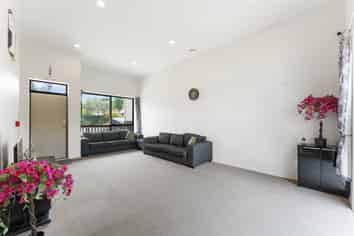 6/2 Swan Hill Drive, Glen Eden