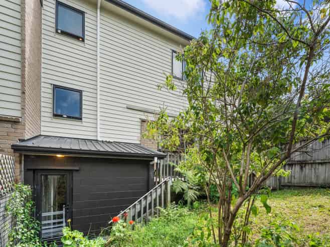 6/2 Swan Hill Drive, Glen Eden