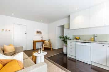 2/2 Westwood Terrace, Saint Marys Bay