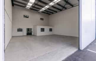 High Exposure Corporate Warehouse & Showroom