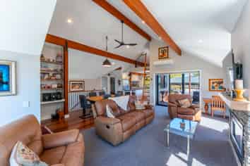 15A Kitchener Square, Highfield