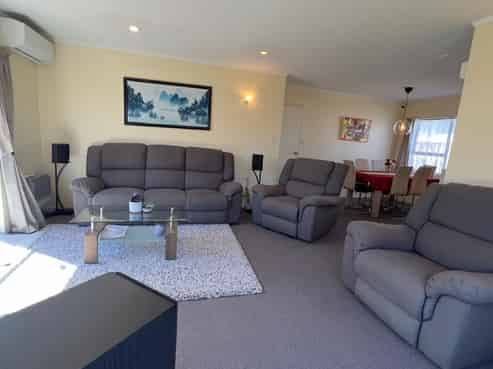 8A Kentwood Drive, Woodridge