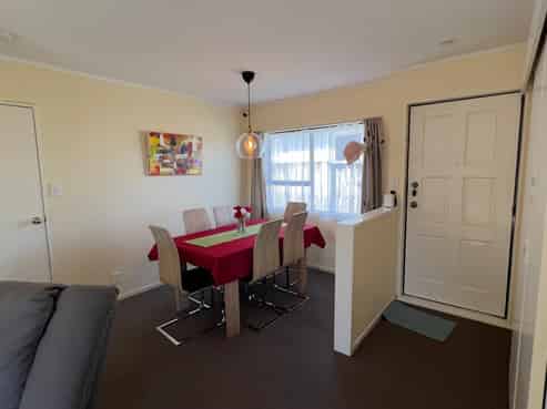 8A Kentwood Drive, Woodridge