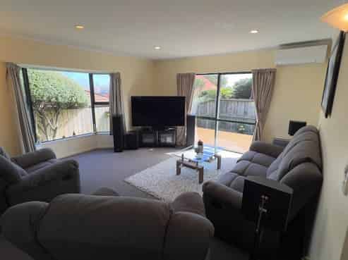 8A Kentwood Drive, Woodridge