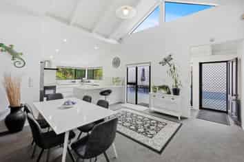 2/149 Colwill Road, Massey