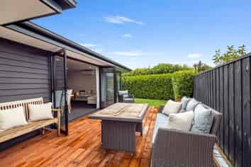 92 Sunline Avenue, Lincoln