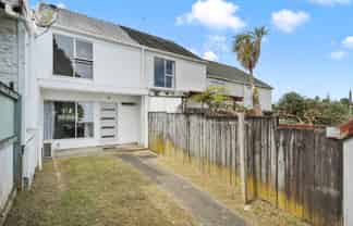 4/106 West Coast Road, Glen Eden