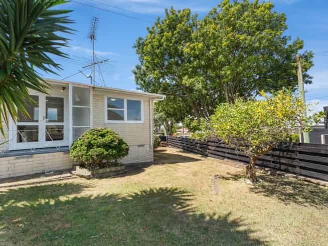 1&2/32 Hardington Street, Onehunga