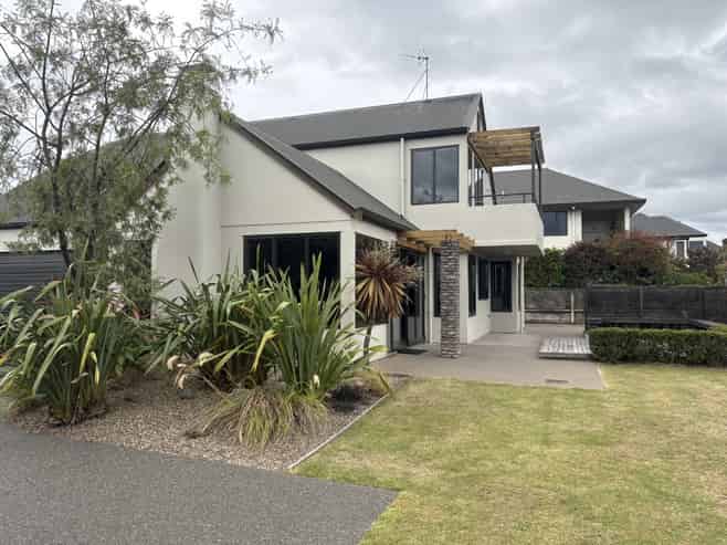 2 Joshua Place, Rangatira Park