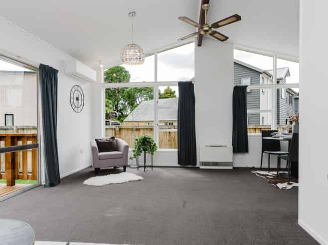 16 Pickering Crescent, Chedworth