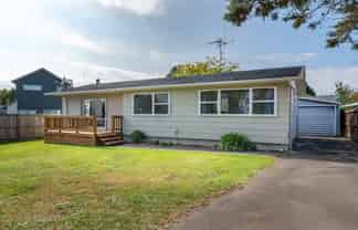 16 Pickering Crescent, Chedworth