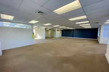 262sqm Office Space with Excellent Visibility 