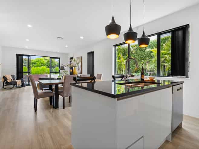 8 Dinning Road, Riverhead