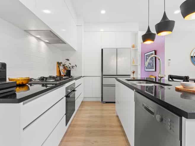 8 Dinning Road, Riverhead