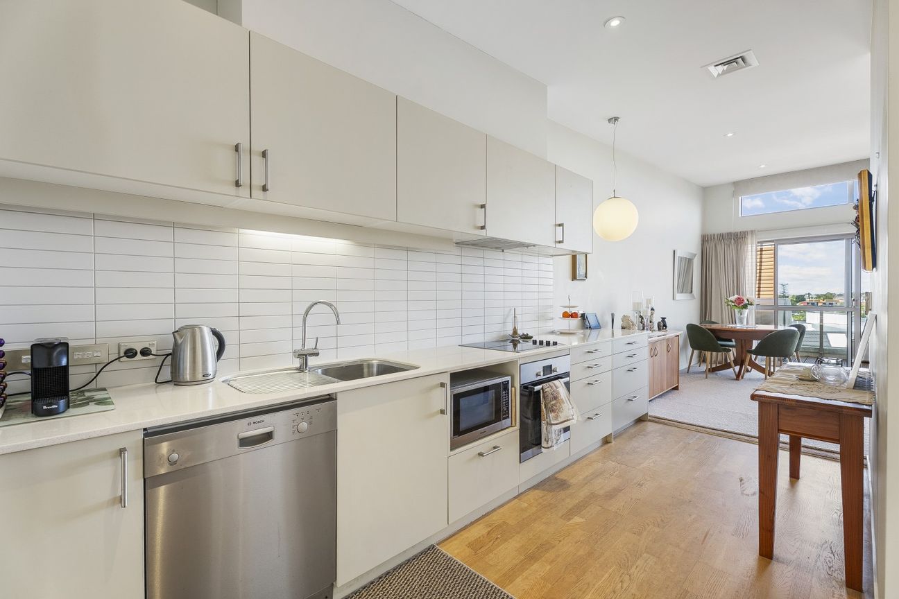 Vendor Says Sell – Offers Over $899,000 - Widok 5