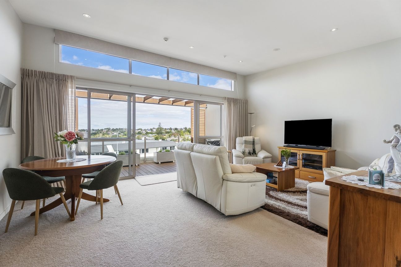 Vendor Says Sell – Offers Over $899,000 - Widok 2
