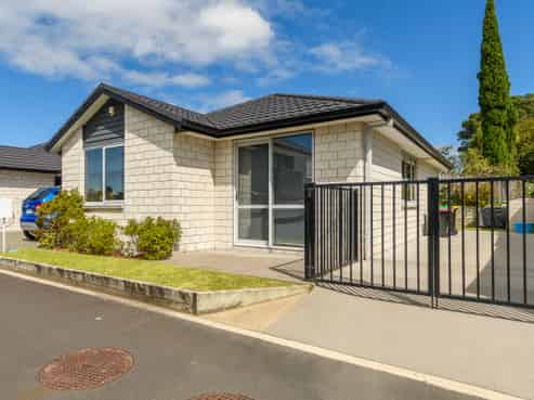 1/162 Waihi Road, Judea