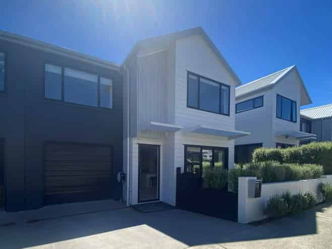 15 Seafarer Crescent, Stanmore Bay