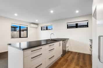 6 Harry Manship Crescent, Halswell