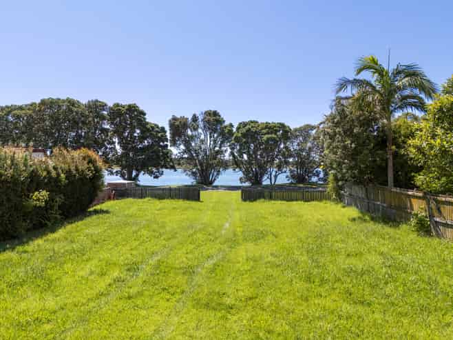 7 Waione Avenue, Athenree