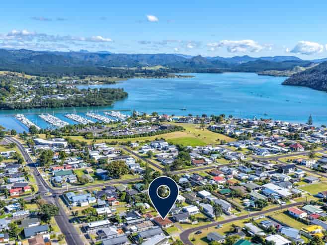 201A The Square, Whangamata