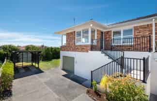 2/12 Westwell Road, Belmont