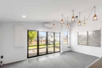 2/42 Wedgwood Ave, Mangere