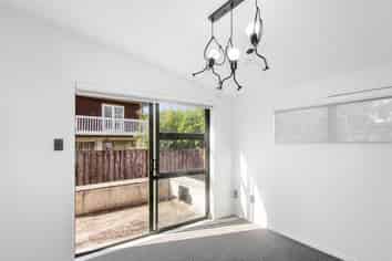 2/42 Wedgwood Ave, Mangere