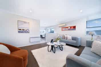 102 Tirimoana Road, Te Atatu South