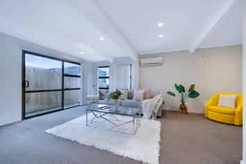 102 Tirimoana Road, Te Atatu South