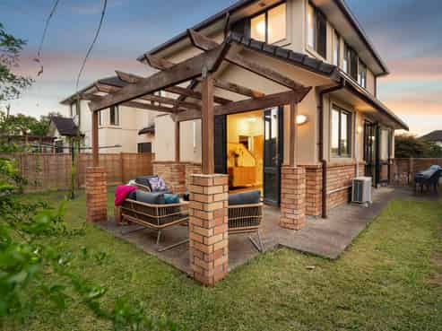 50 Greenbough Lane, Greenhithe