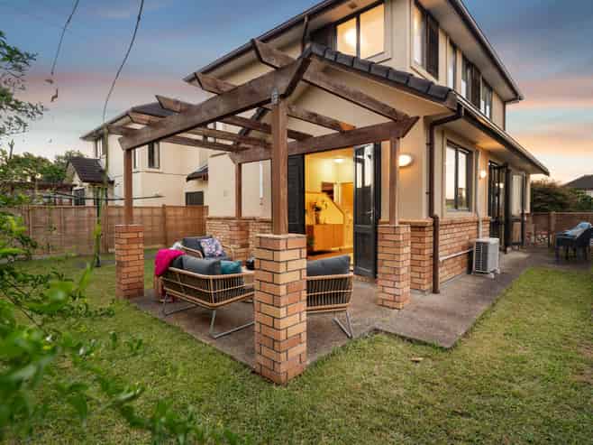 50 Greenbough Lane, Greenhithe