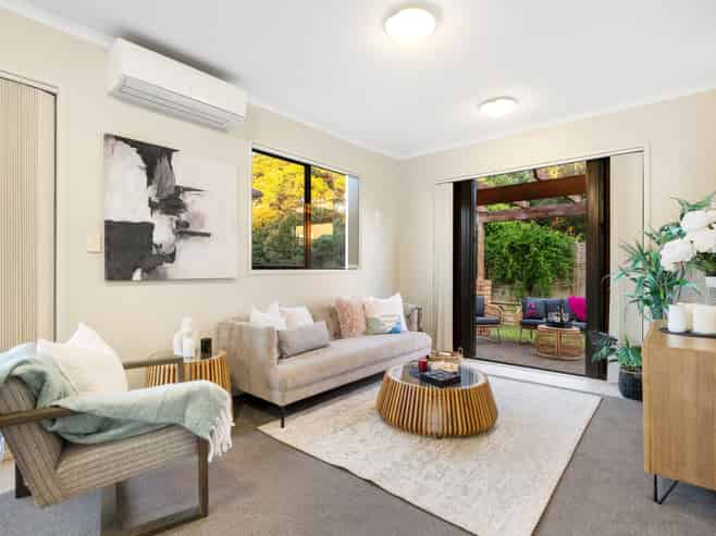 50 Greenbough Lane, Greenhithe