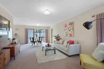 10 Evergreen Rise, New Lynn