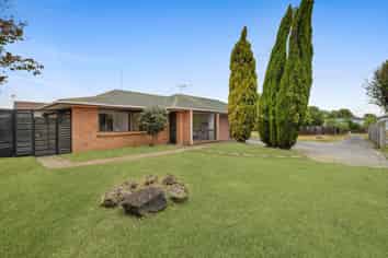 64B Sunderlands Road, Half Moon Bay