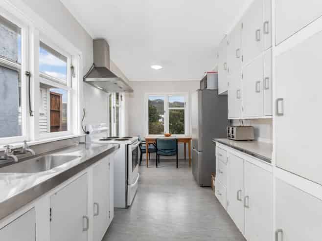 12 Taylor Terrace, Tawa