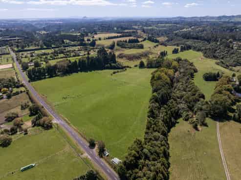 72 Belk Road South, Omanawa