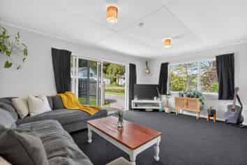 2 Takanini Grove, Stokes Valley